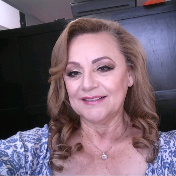 Meet your Posher, Adela - Picture 1 of 1